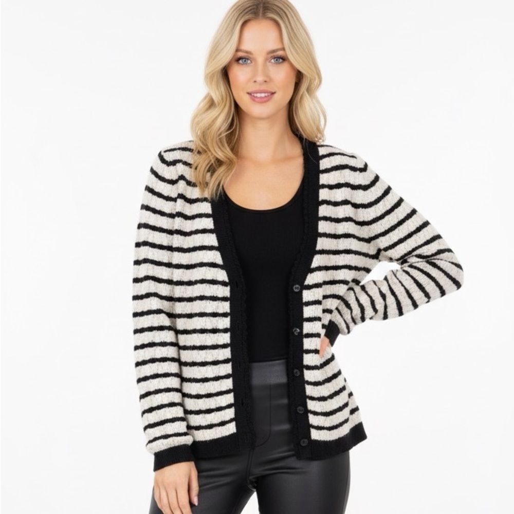 Old Navy Black and White Striped knit Sweater cardigan size small